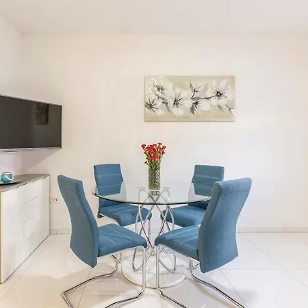 Lovely In With Wifi Apartment Podstrana