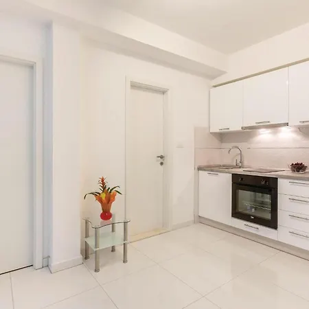 Lovely In With Wifi Apartment Podstrana