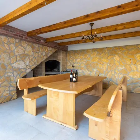 Lovely In With Wifi Podstrana